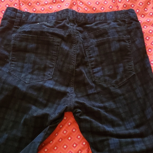 2/32 Smart Set blue/black plaid cords. Size 8 - Picture 2 of 5
